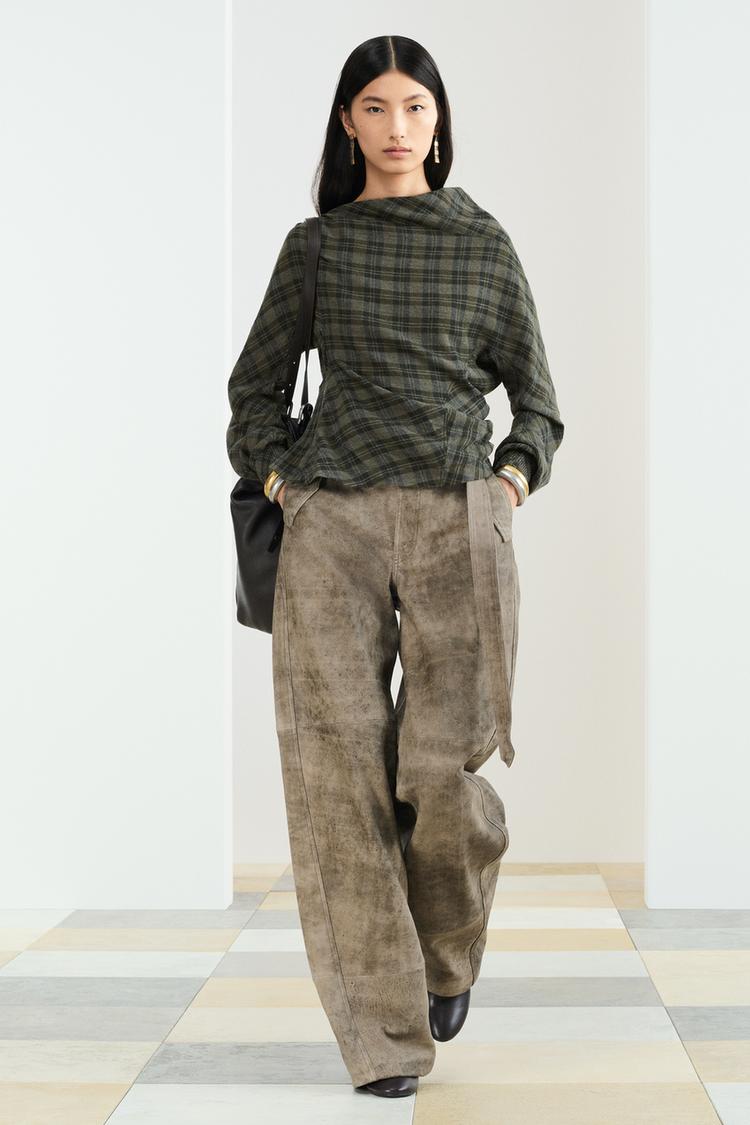 Loose-Fitting Plaid Shawl Top